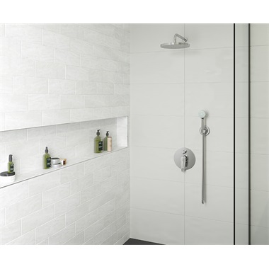 Mofém Junior Evo süllyesztett  kádtöl. Látható