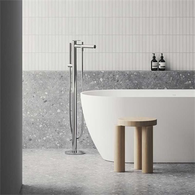 Ravak Spring padlón álló kádcsaptelep test nélkül, zuhanyszettel, króm SG 080.00CR.RB07A Ravak Spring padlón álló kádcsaptelep test nélkül, zuhanyszettel, króm SG 080.00CR.RB07A